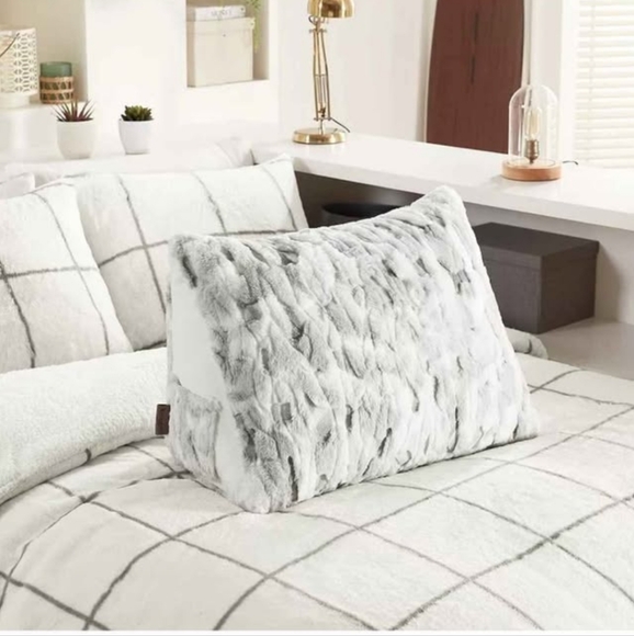 Koolaburra by UGG Nya Faux Fur Reading Wedge Pillow - Picture 1 of 5
